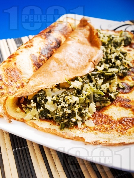 Бързи солени палачинки без месо с пълнеж от спанак, лук и сирене - снимка на рецептата